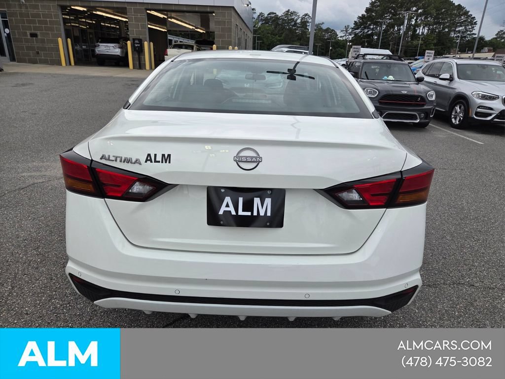 Used 2025 Nissan Altima 2.5 SV FWD image 11
