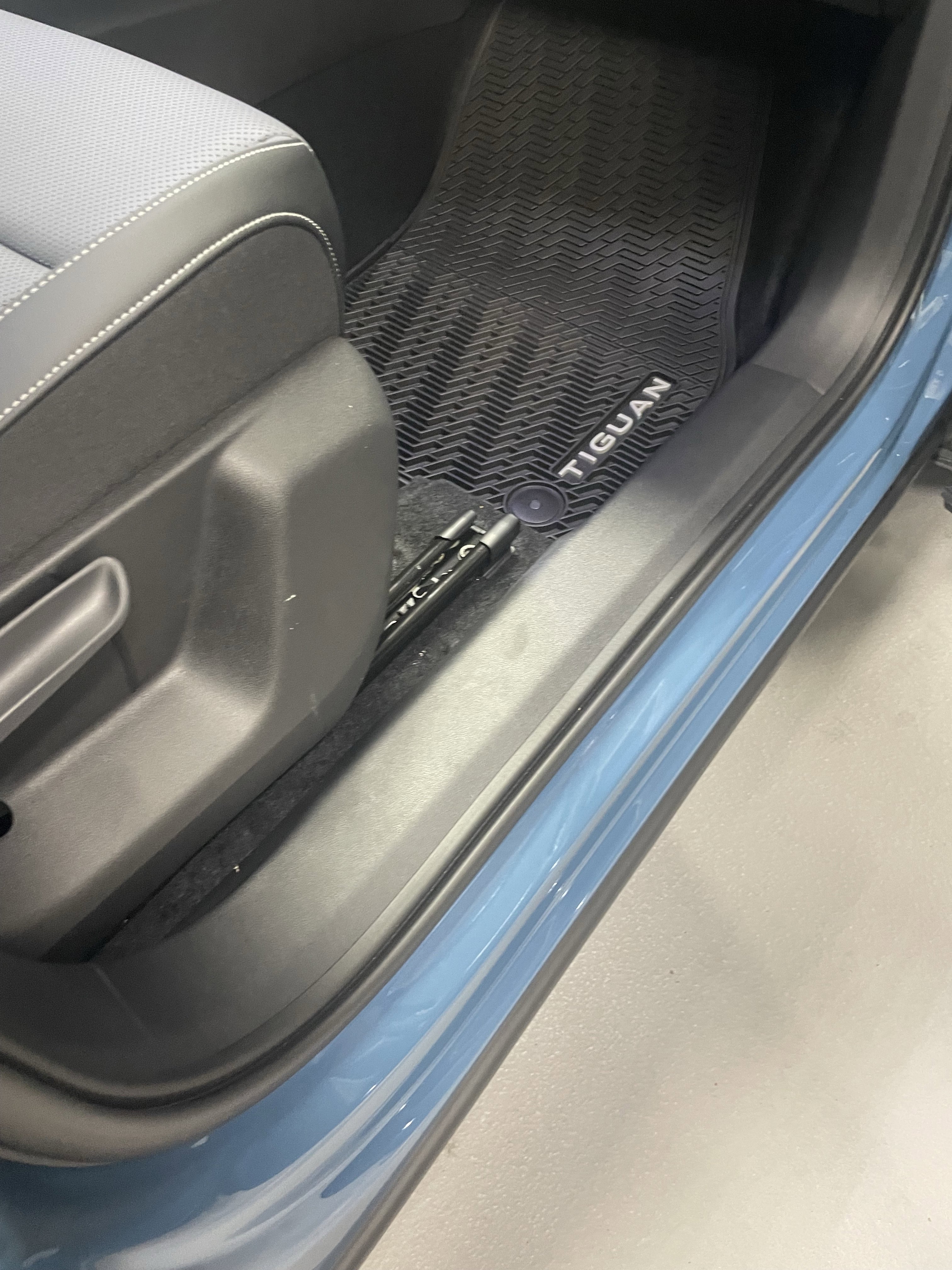 New 2025 Volkswagen Tiguan SE image 9