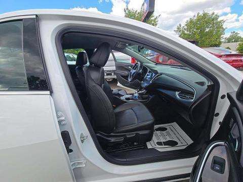 Used 2020 Chevrolet Malibu LT w/ Leather Package FWD image 6