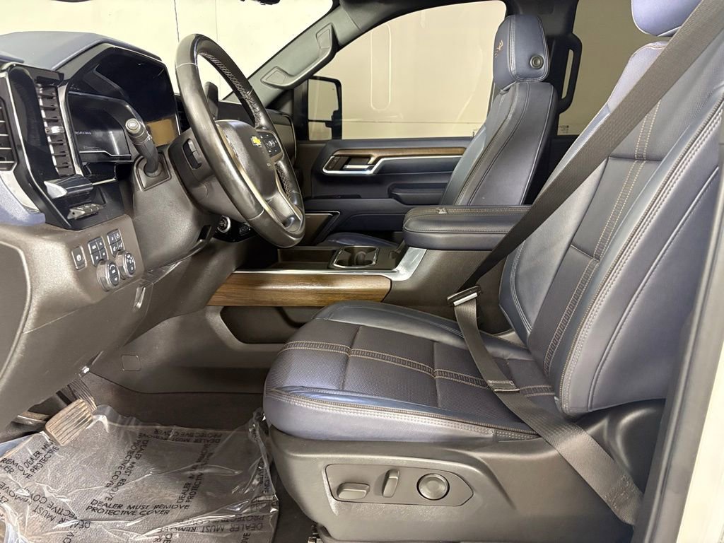 Used 2024 Chevrolet Silverado 3500 High Country w/ High Country Premium Package image 26