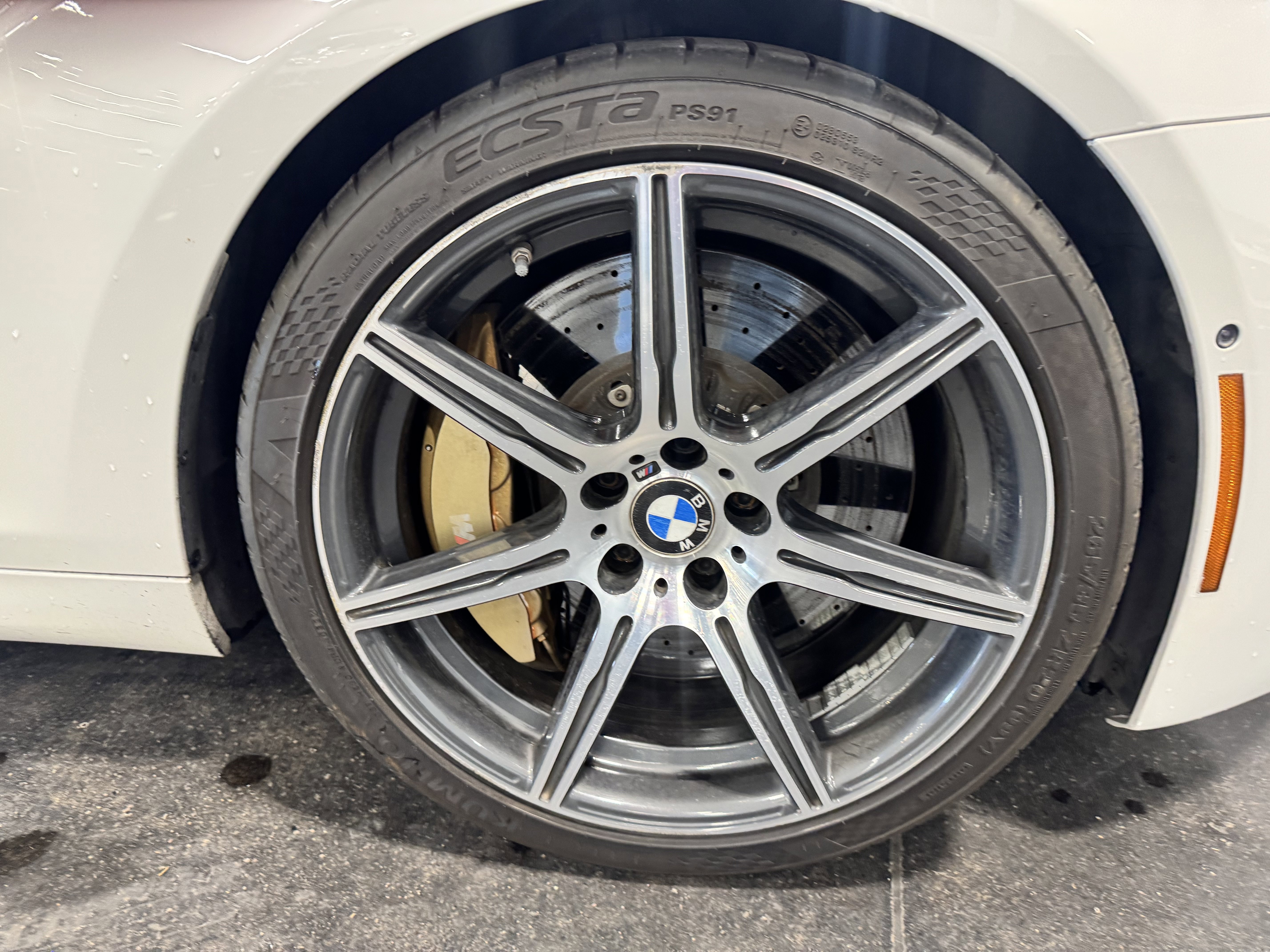 Used 2015 BMW M6 Convertible image 16