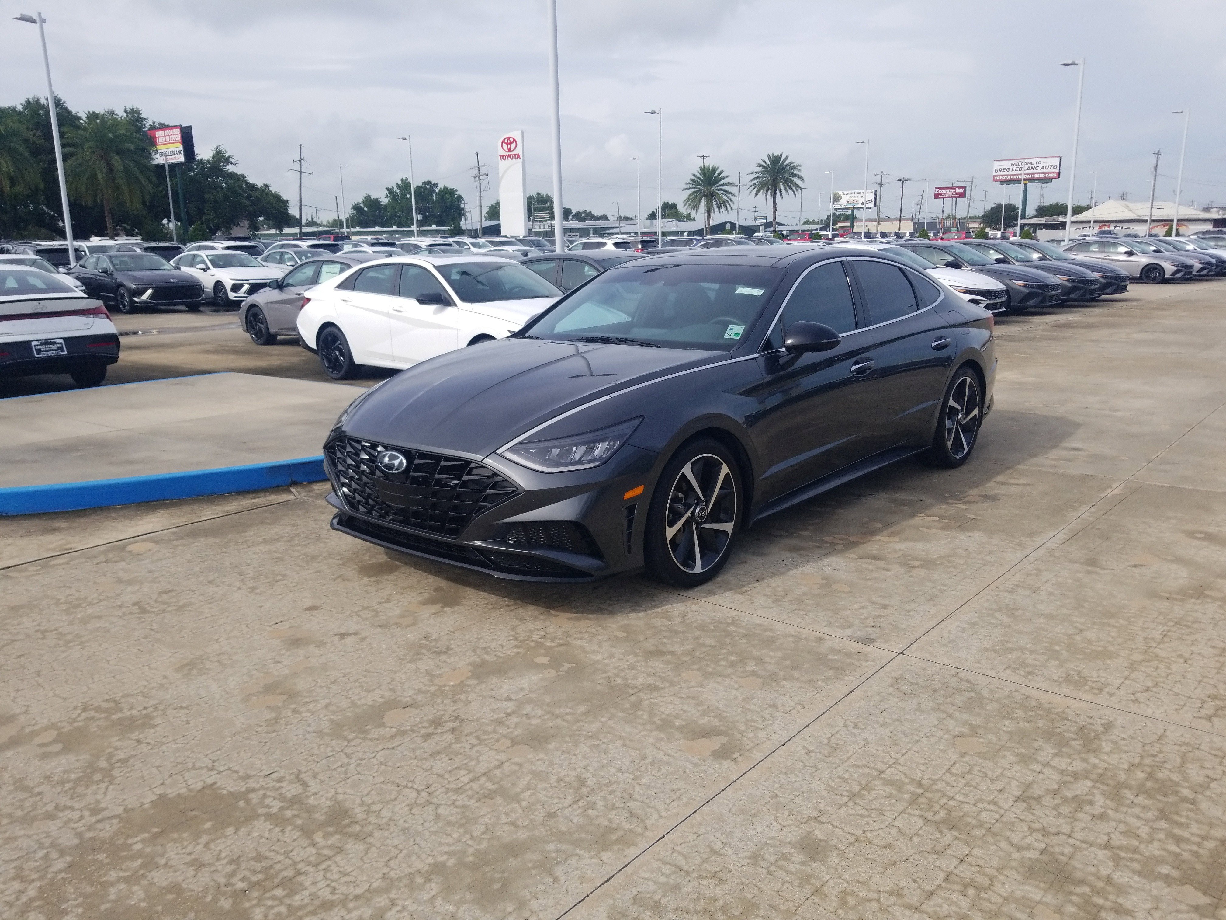 Used 2023 Hyundai Sonata SEL Plus FWD image 3