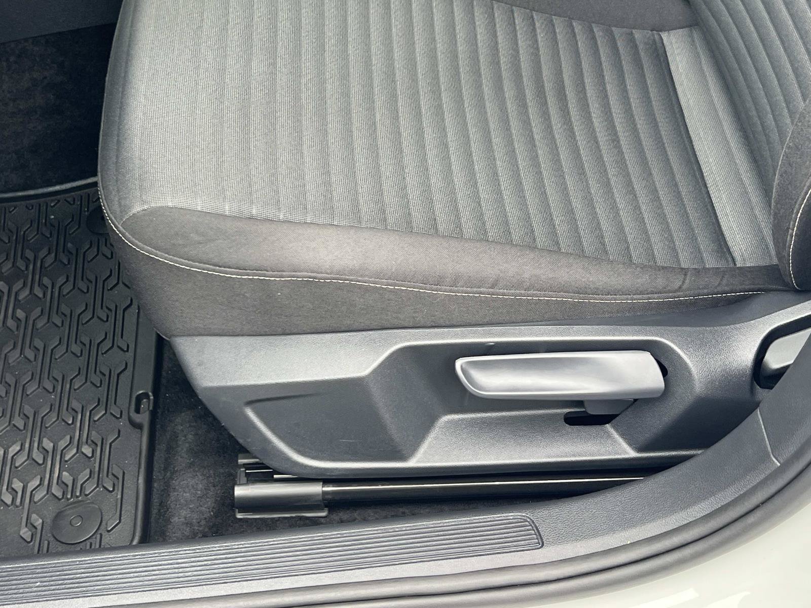 Certified 2024 Volkswagen Jetta S FWD image 17