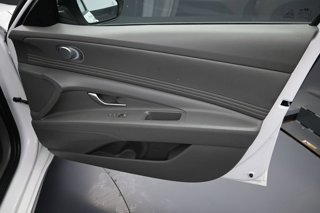 Used 2025 Hyundai Elantra Sport FWD image 31