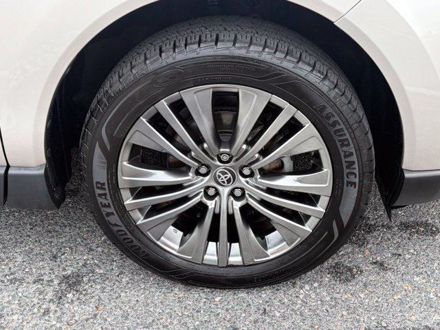 Used 2021 Toyota Venza Limited w/ Advanced Technology Package AWD/4WD image 10