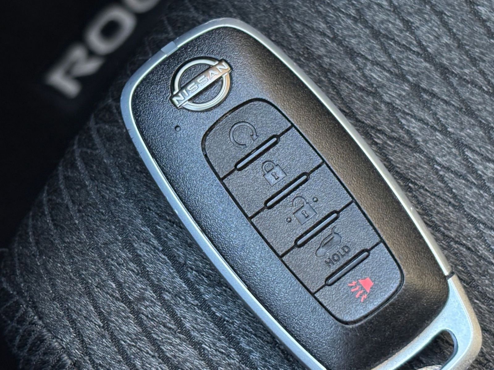 Used 2025 Nissan Rogue SV FWD image 27