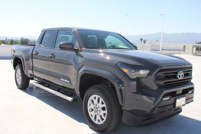 Certified 2024 Toyota Tacoma SR5 AWD/4WD image 2