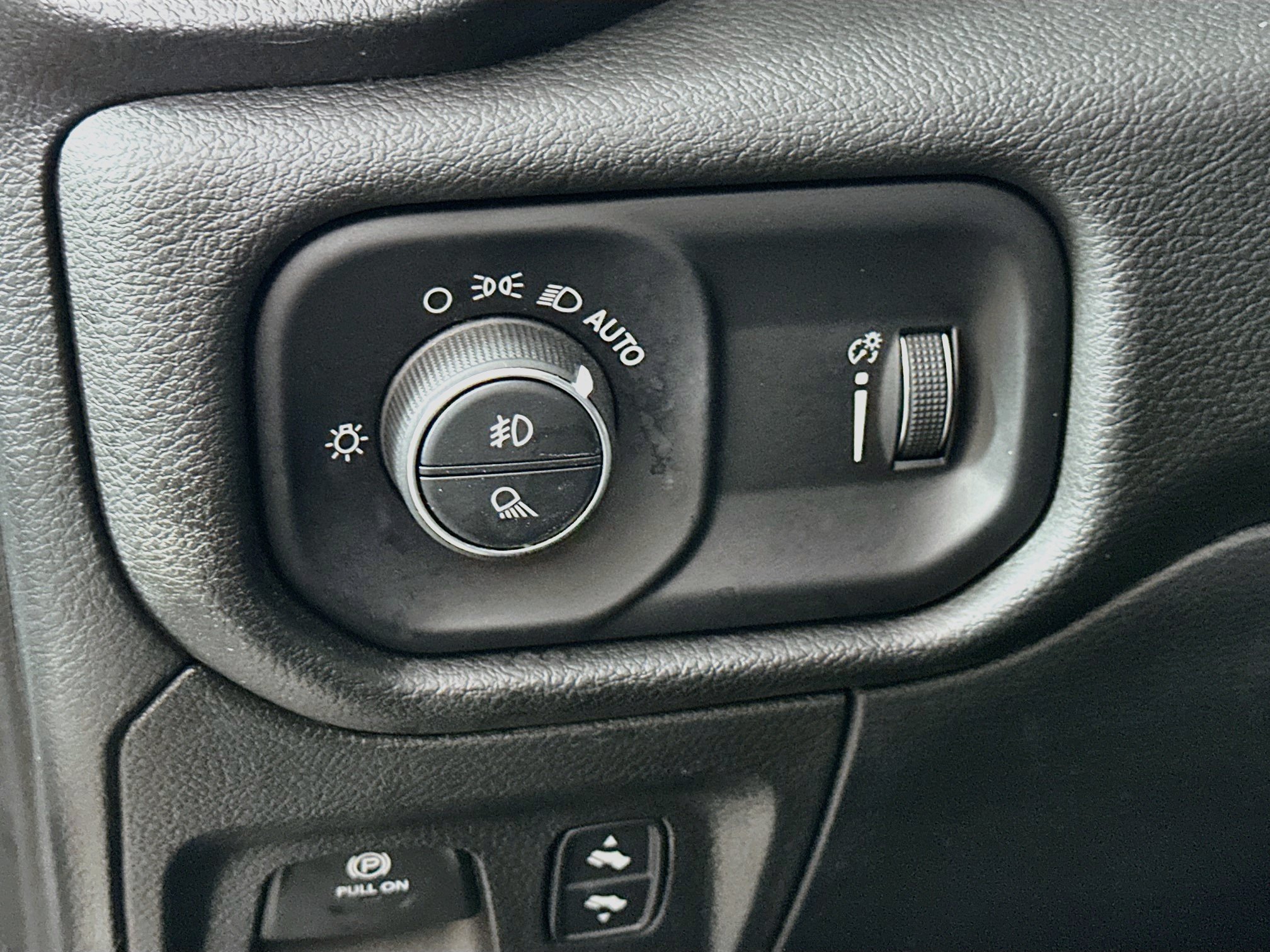 Used 2023 RAM 1500 Big Horn AWD/4WD image 17