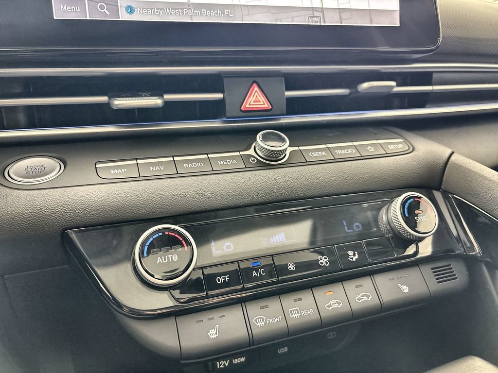 Certified 2025 Hyundai Elantra SEL FWD image 17