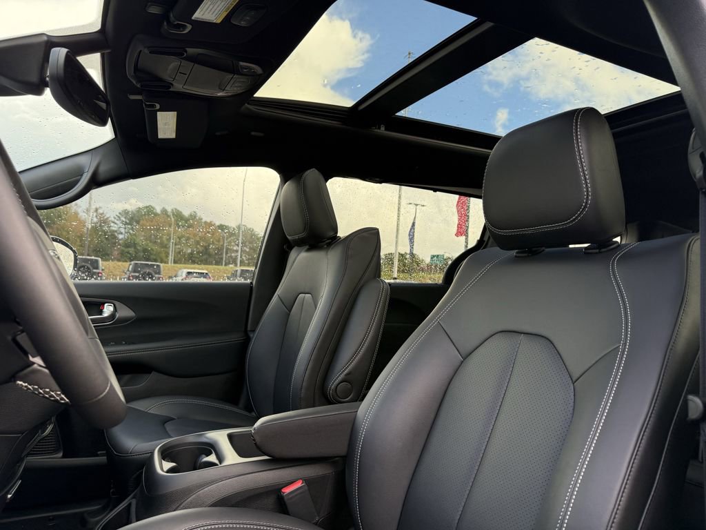 New 2026 Chrysler Pacifica Select image 16
