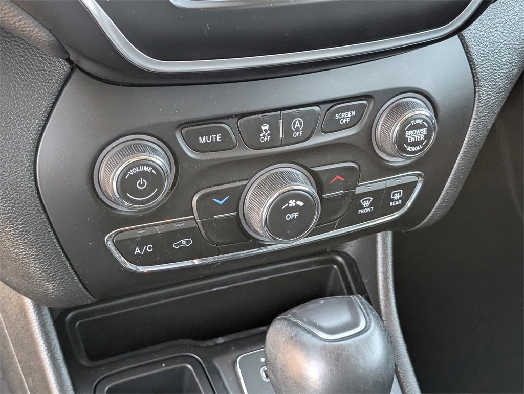 Used 2021 Jeep Cherokee Latitude Plus image 18