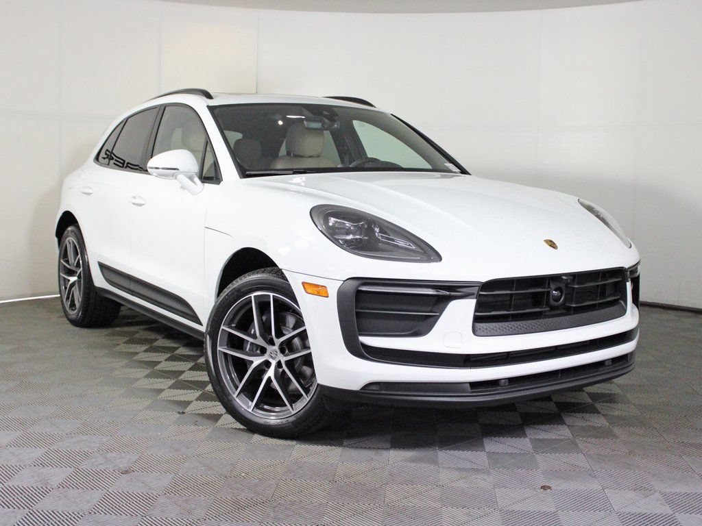 Certified 2026 Porsche Macan AWD/4WD image 9