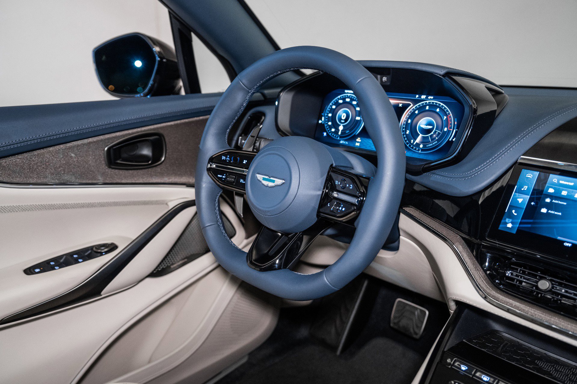 Used 2025 Aston Martin DBX 707 image 25