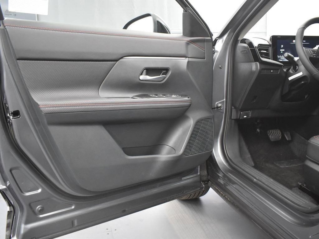 New 2026 Nissan Kicks SR w/ Cold Weather Package image 28