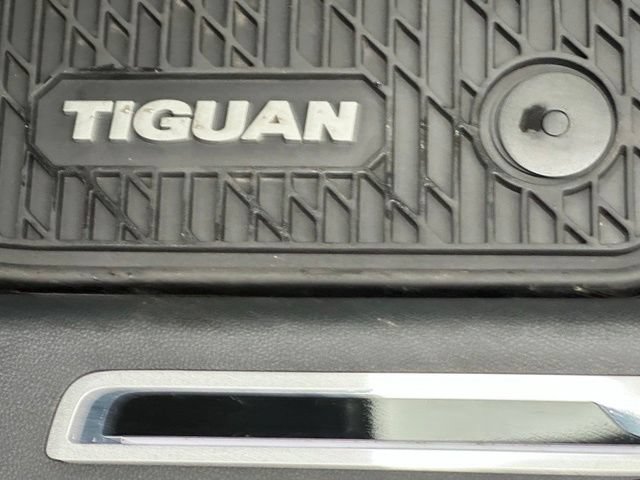Used 2023 Volkswagen Tiguan SEL R-Line AWD/4WD image 35