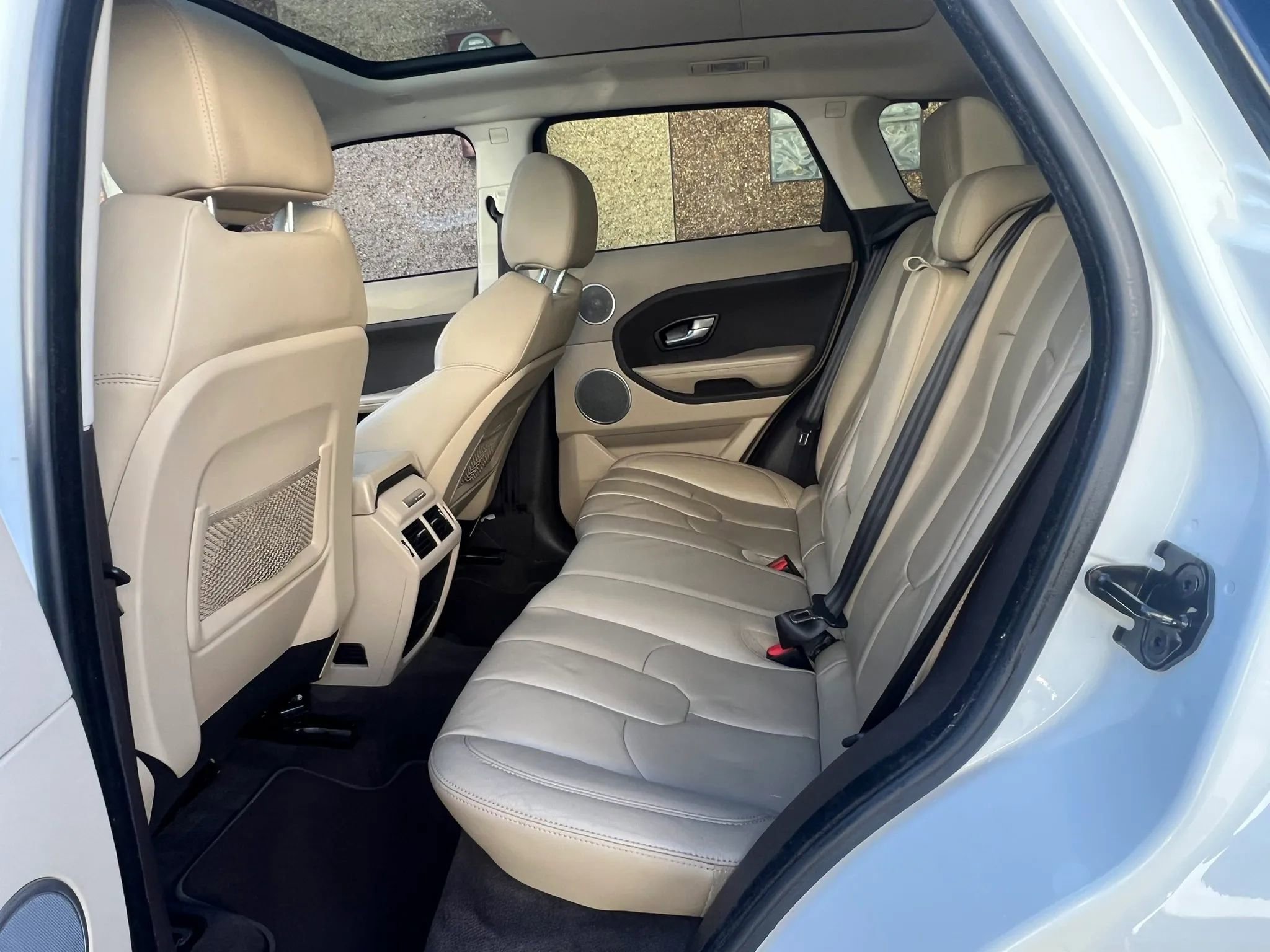 Used 2014 Land Rover Range Rover Evoque Pure Plus image 24