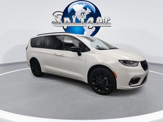 New 2026 Chrysler Pacifica Limited w/ S Appearance Package image 3