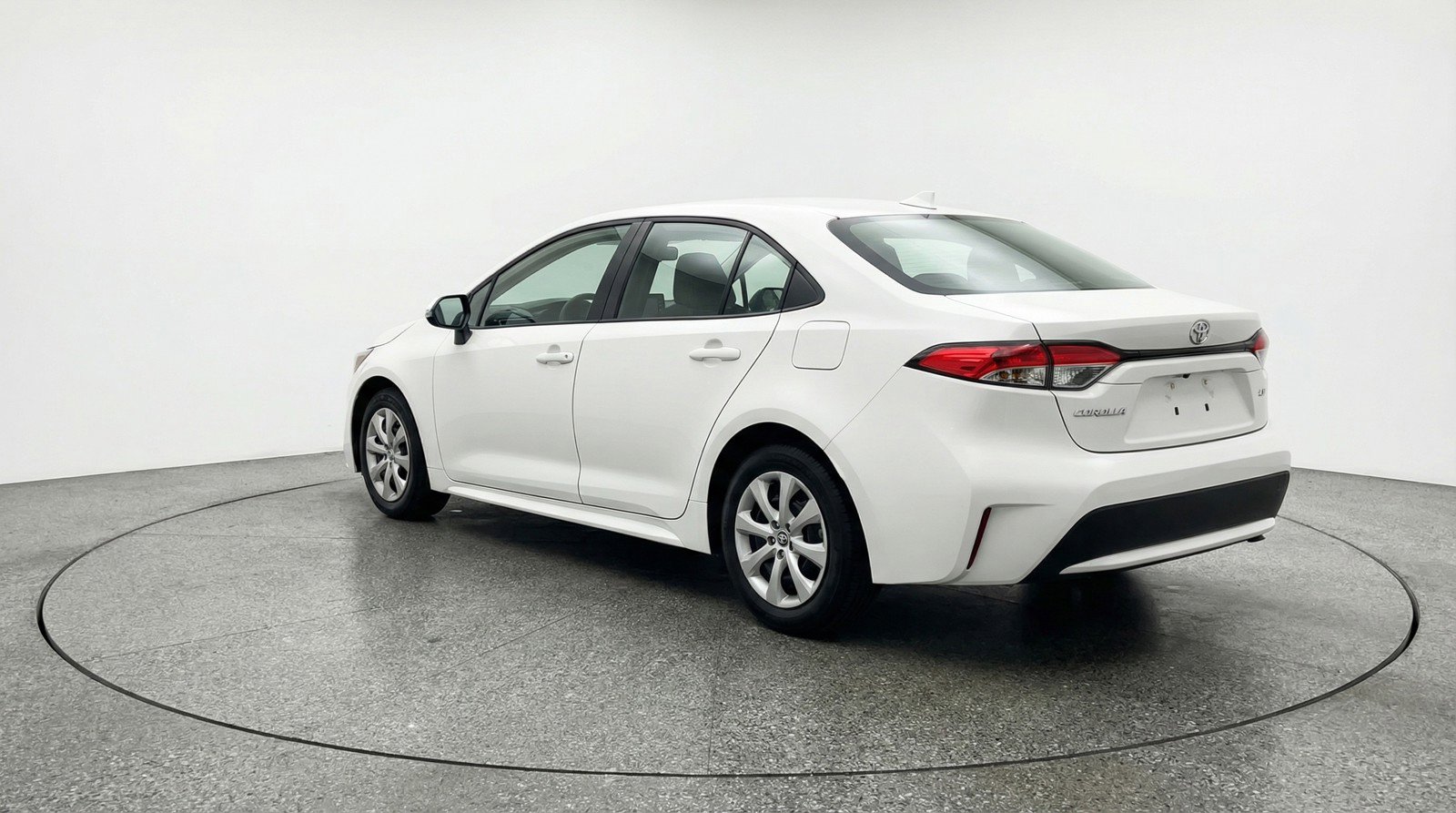 Used 2025 Toyota Corolla LE image 6