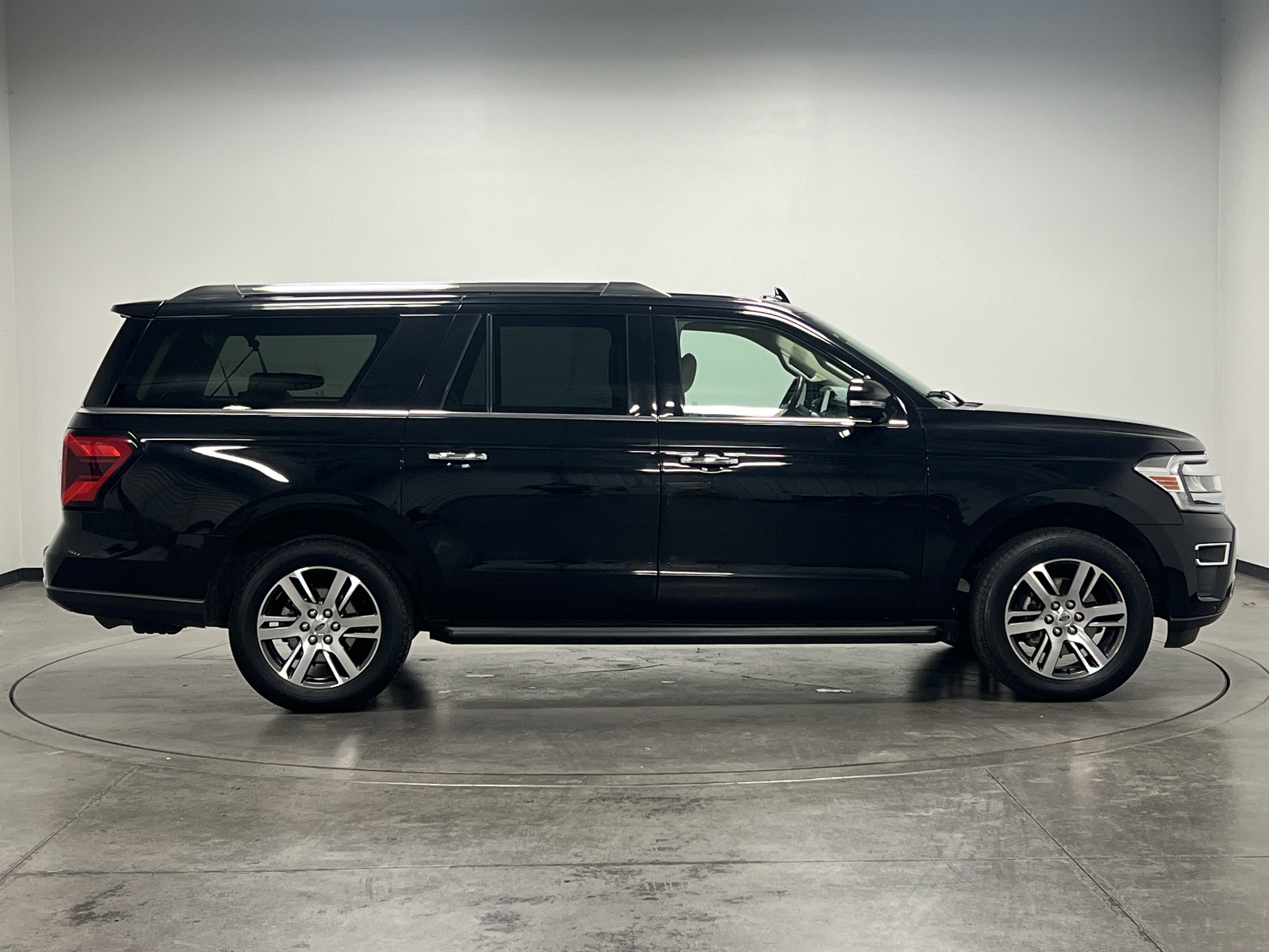 Used 2024 Ford Expedition Max Limited image 9