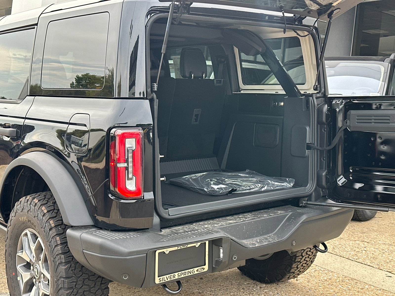New 2025 Ford Bronco Badlands image 9