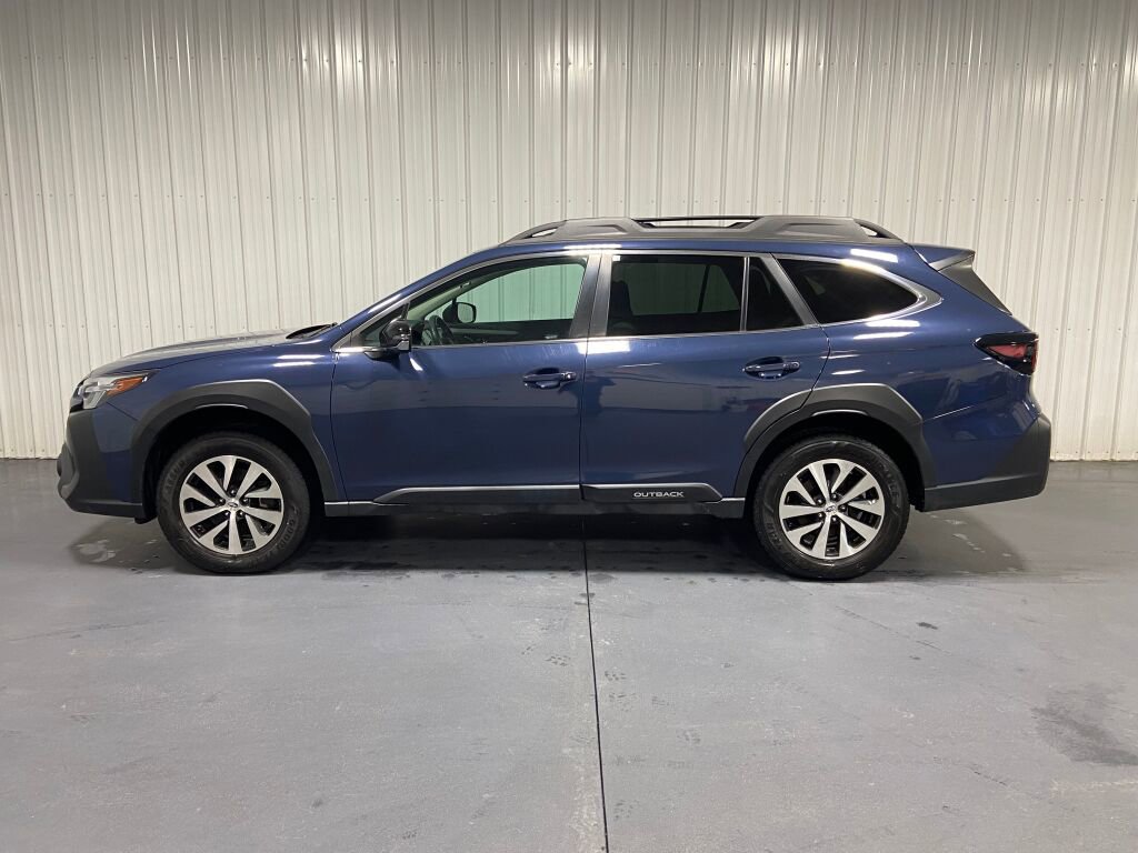 Used 2023 Subaru Outback Premium image 4