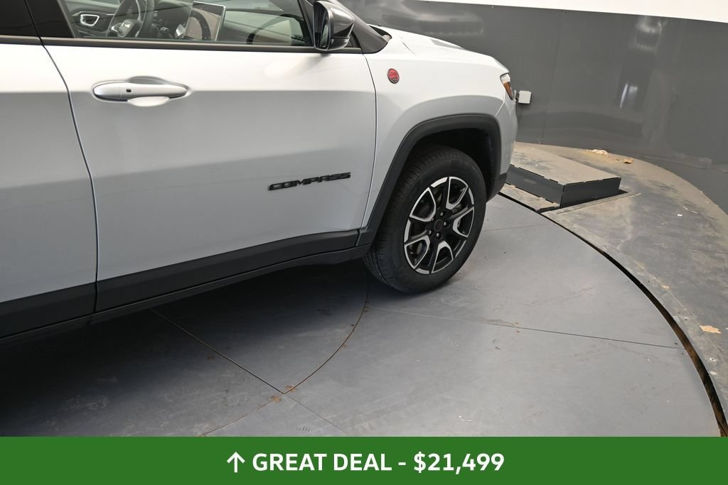 Used 2025 Jeep Compass Trailhawk AWD/4WD image 25