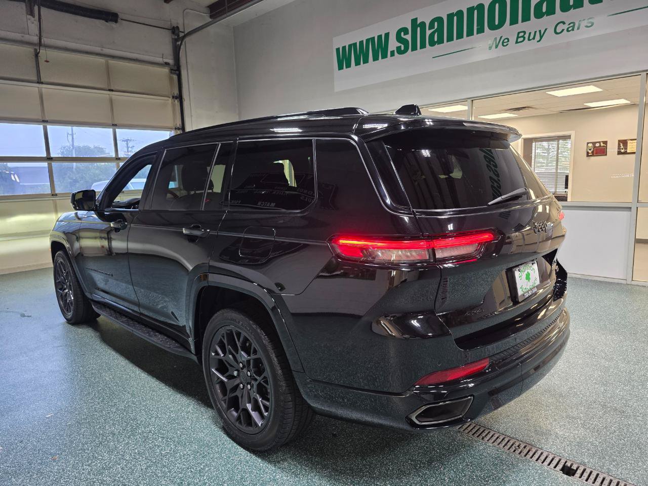 Used 2023 Jeep Grand Cherokee L Summit AWD/4WD image 9