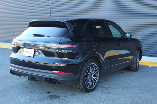 Certified 2023 Porsche Cayenne Platinum Edition image 8