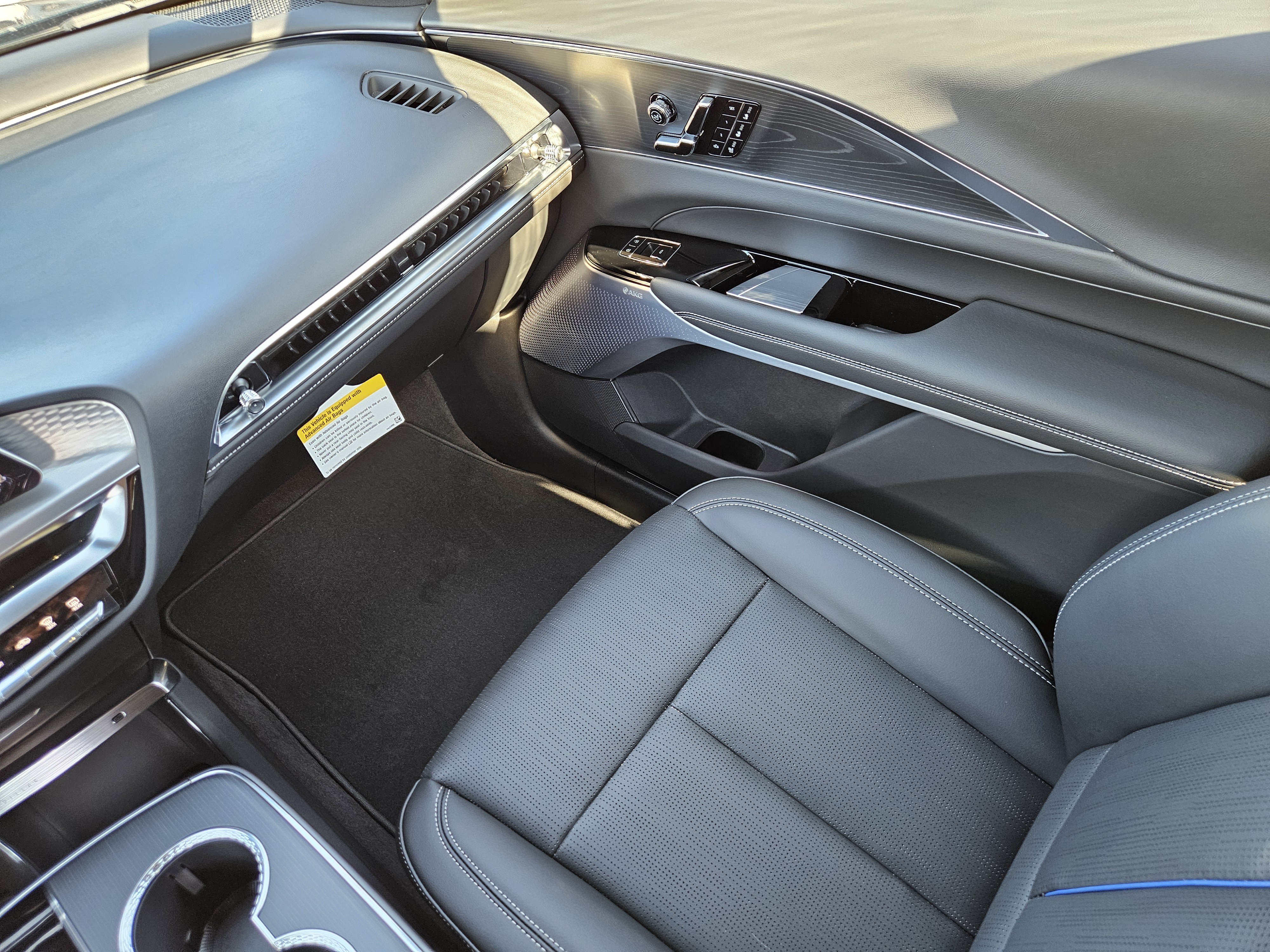 New 2026 Cadillac Lyriq V AWD/4WD image 18