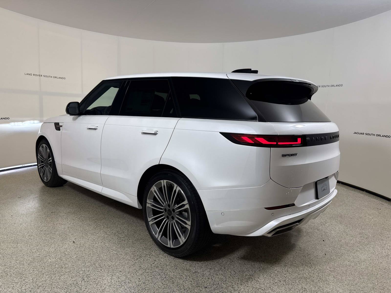 New 2026 Land Rover Range Rover Sport Dynamic SE AWD/4WD image 3