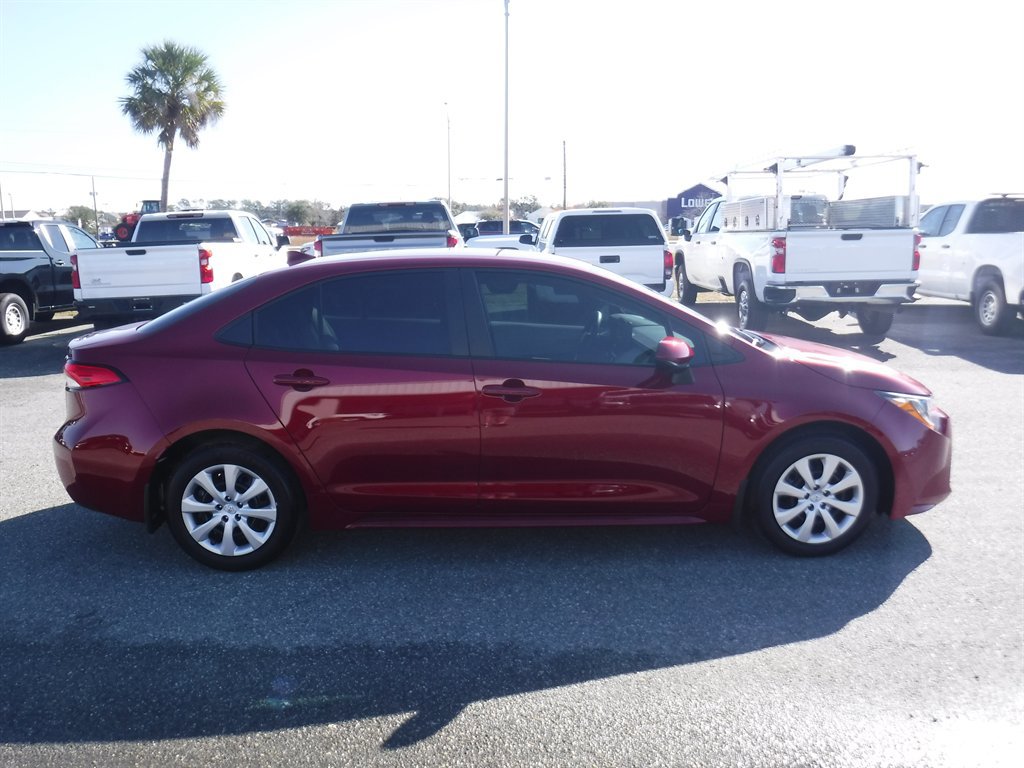 Used 2025 Toyota Corolla LE image 3