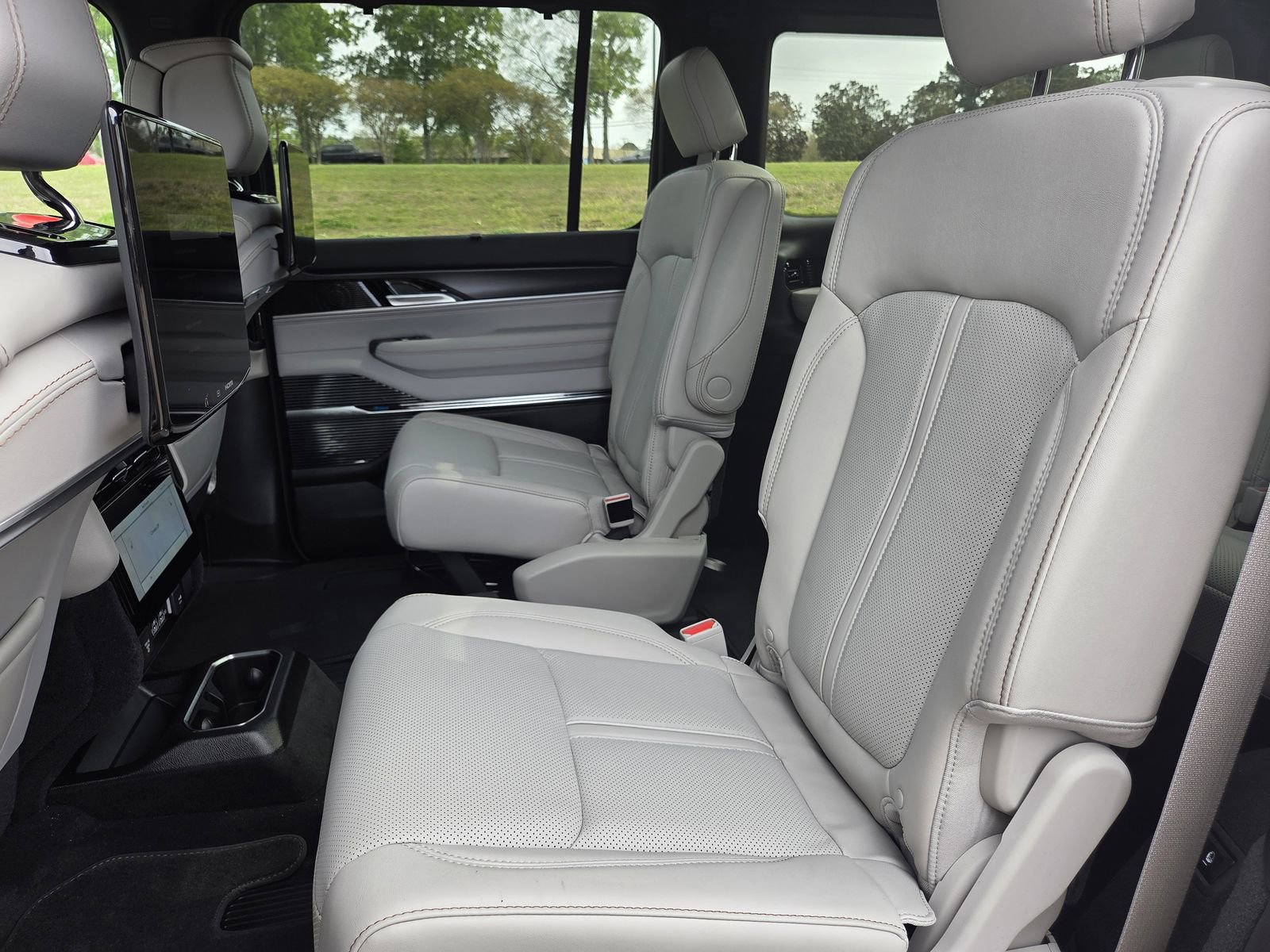 New 2026 Jeep Grand Wagoneer Summit image 18