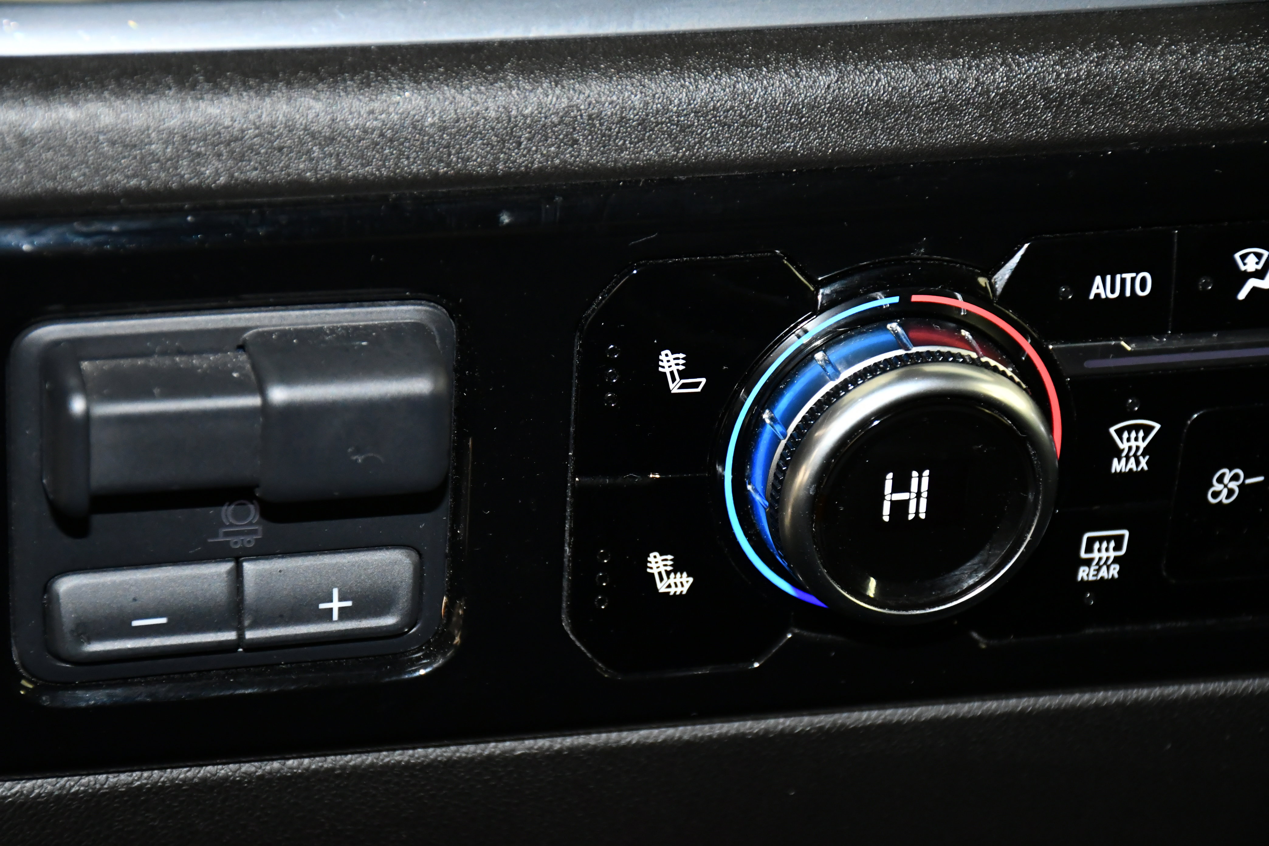 Used 2025 GMC Sierra 1500 SLT image 32