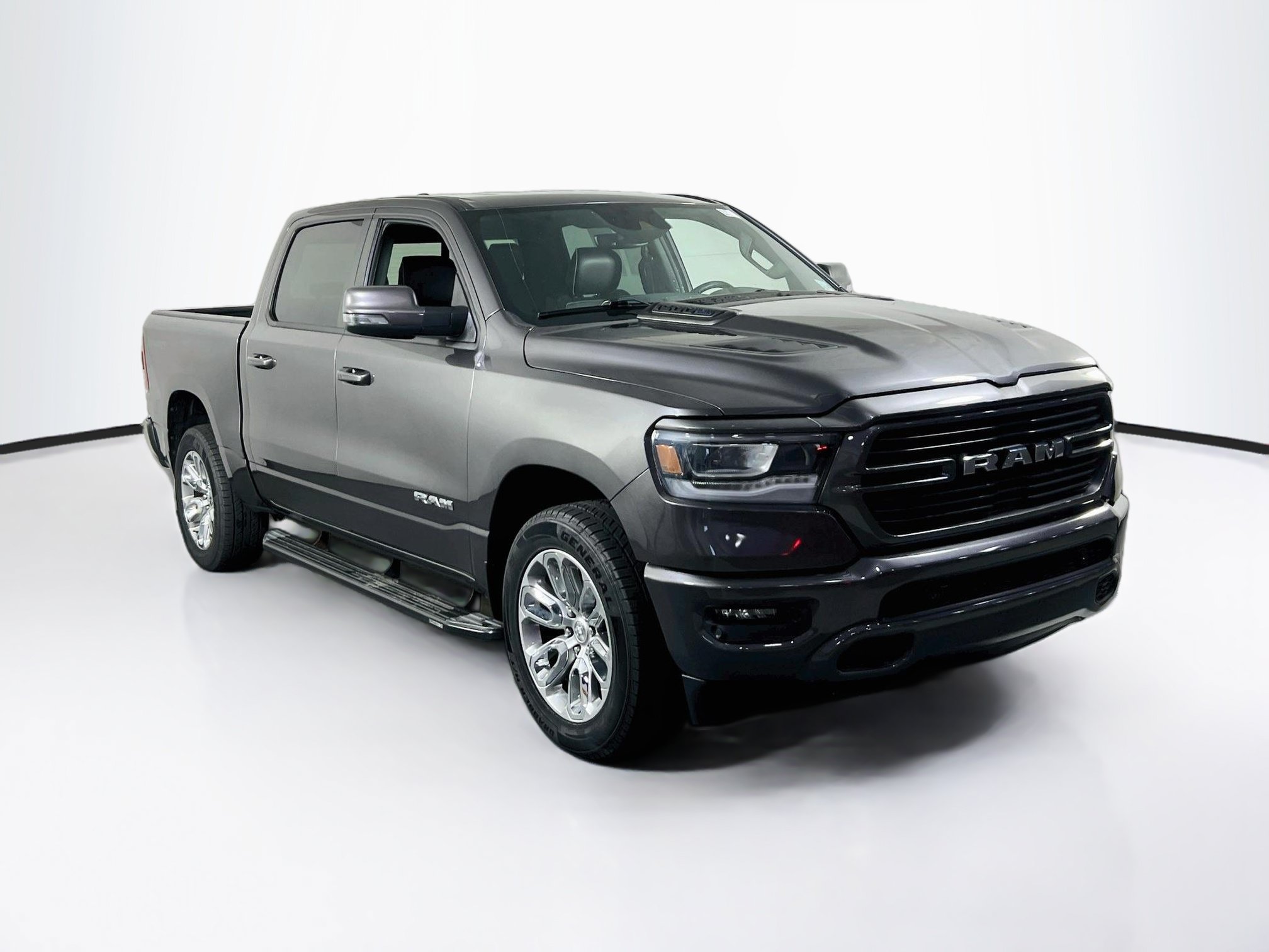 Used 2023 RAM 1500 Laramie AWD/4WD image 3