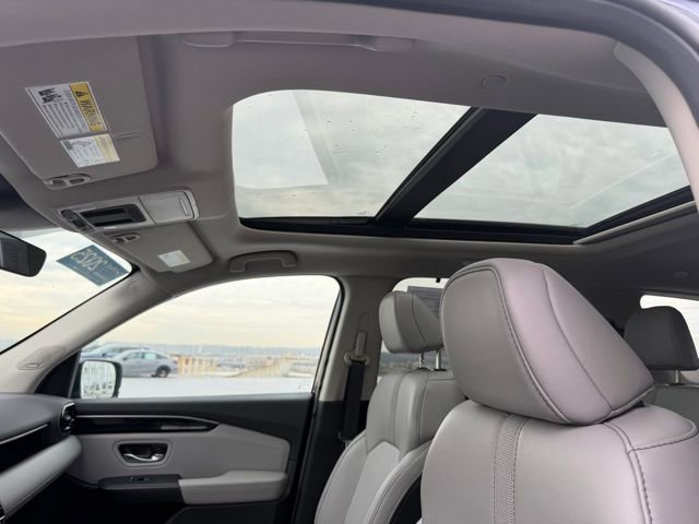 Certified 2025 Honda Pilot Touring image 28
