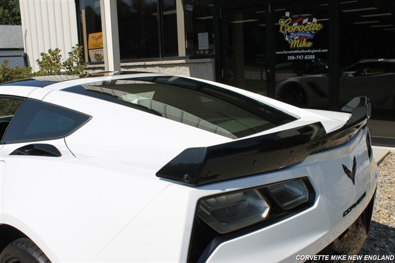 Used 2015 Chevrolet Corvette Z06 w/ 3LZ Preferred Equipment Group RWD image 18