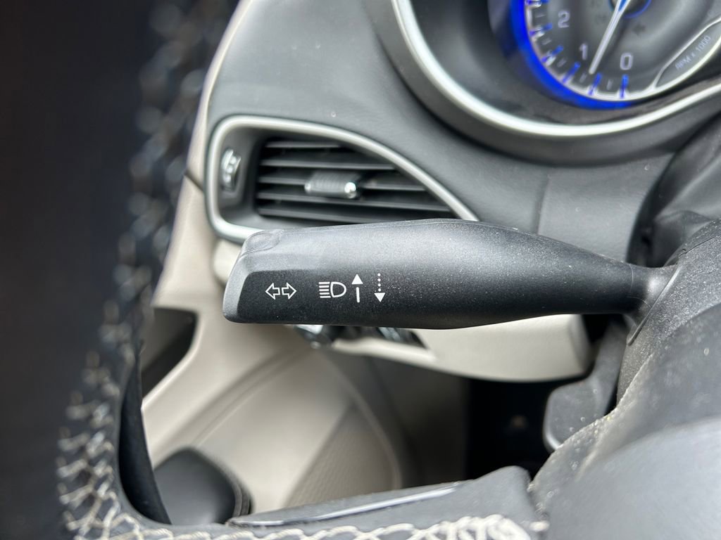 Used 2023 Chrysler Pacifica Touring-L FWD image 22