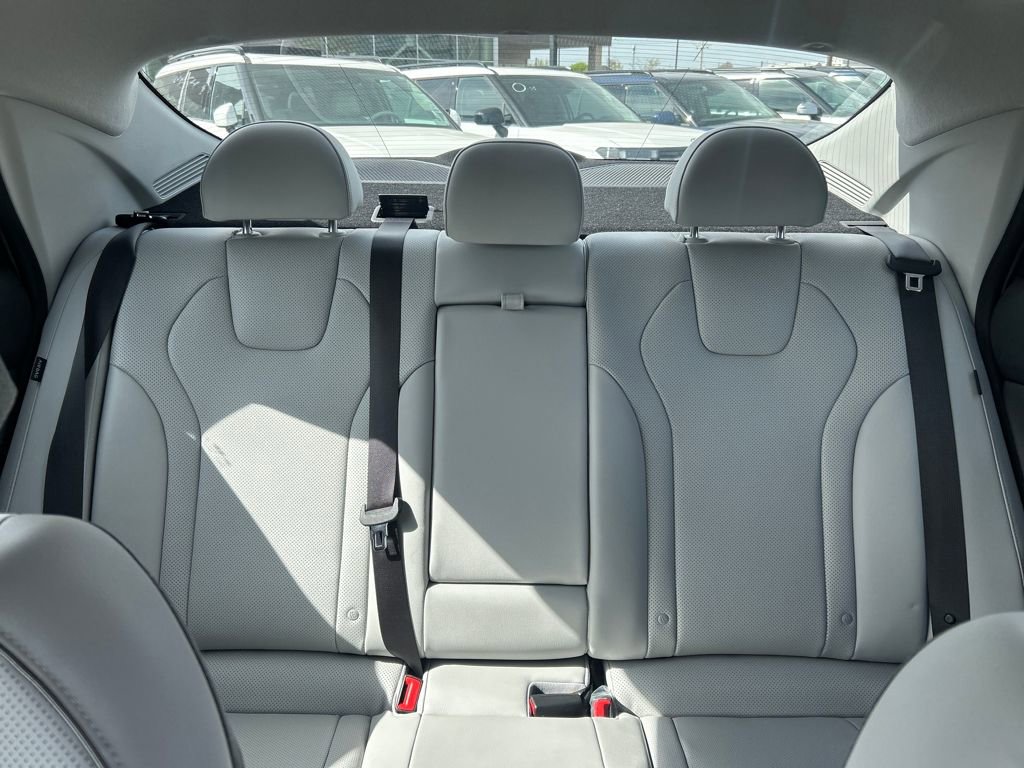 Used 2025 Hyundai Elantra Limited image 22