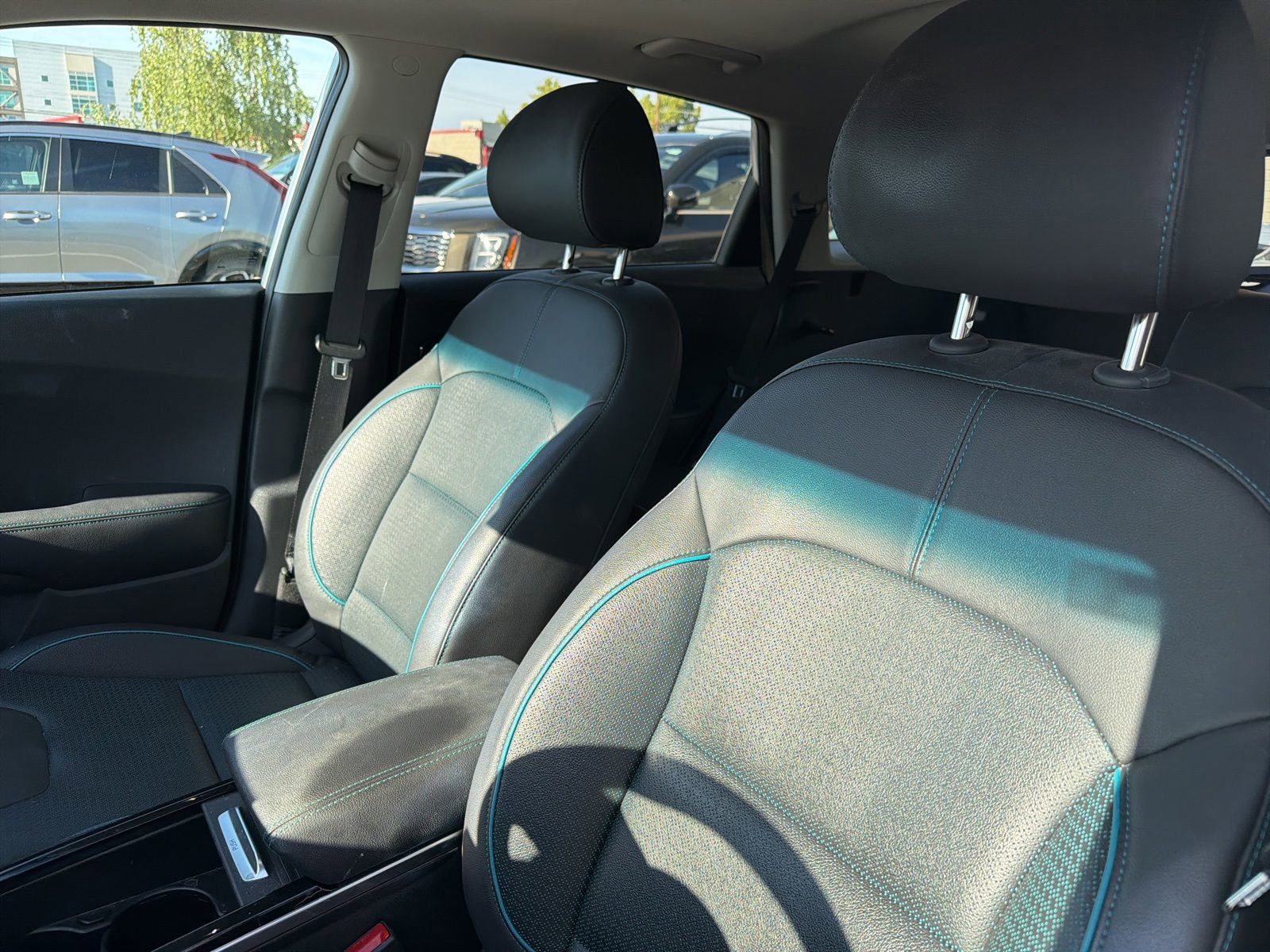Used 2020 Kia Niro EX Premium w/ Cold Weather Package FWD image 5