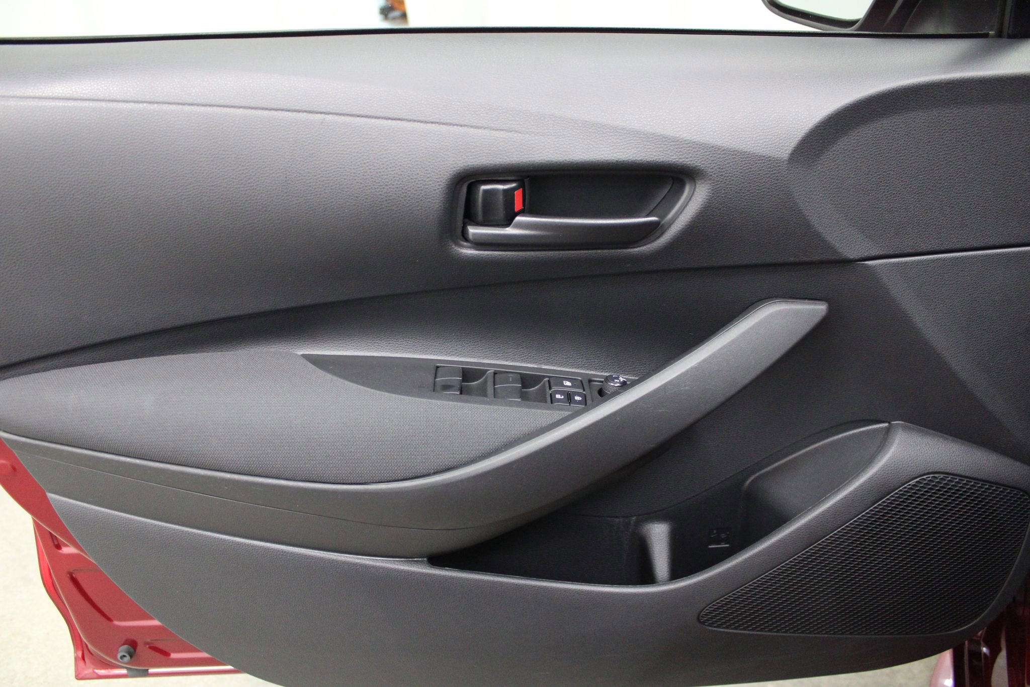 Used 2022 Toyota Corolla LE image 9