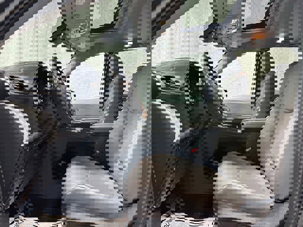 Used 2025 Toyota Sienna XLE image 14