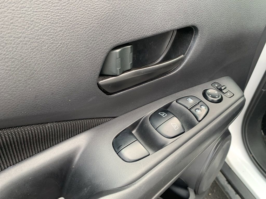 Used 2024 Nissan Kicks S image 31