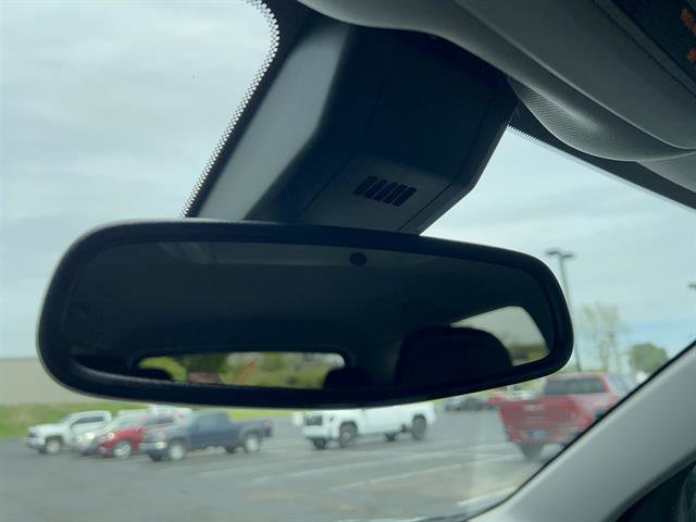 Used 2024 GMC Terrain SLE w/ Driver Convenience Package FWD image 24