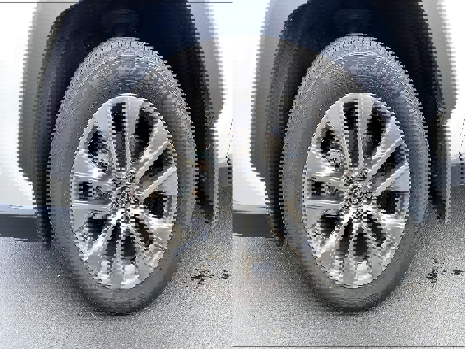 Used 2020 Toyota RAV4 XLE Premium image 12