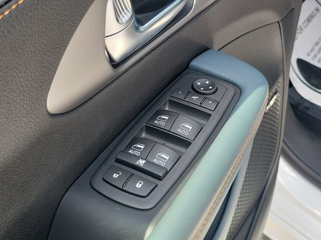 New 2027 Chrysler Pacifica Pinnacle w/ Theater Group FWD image 16