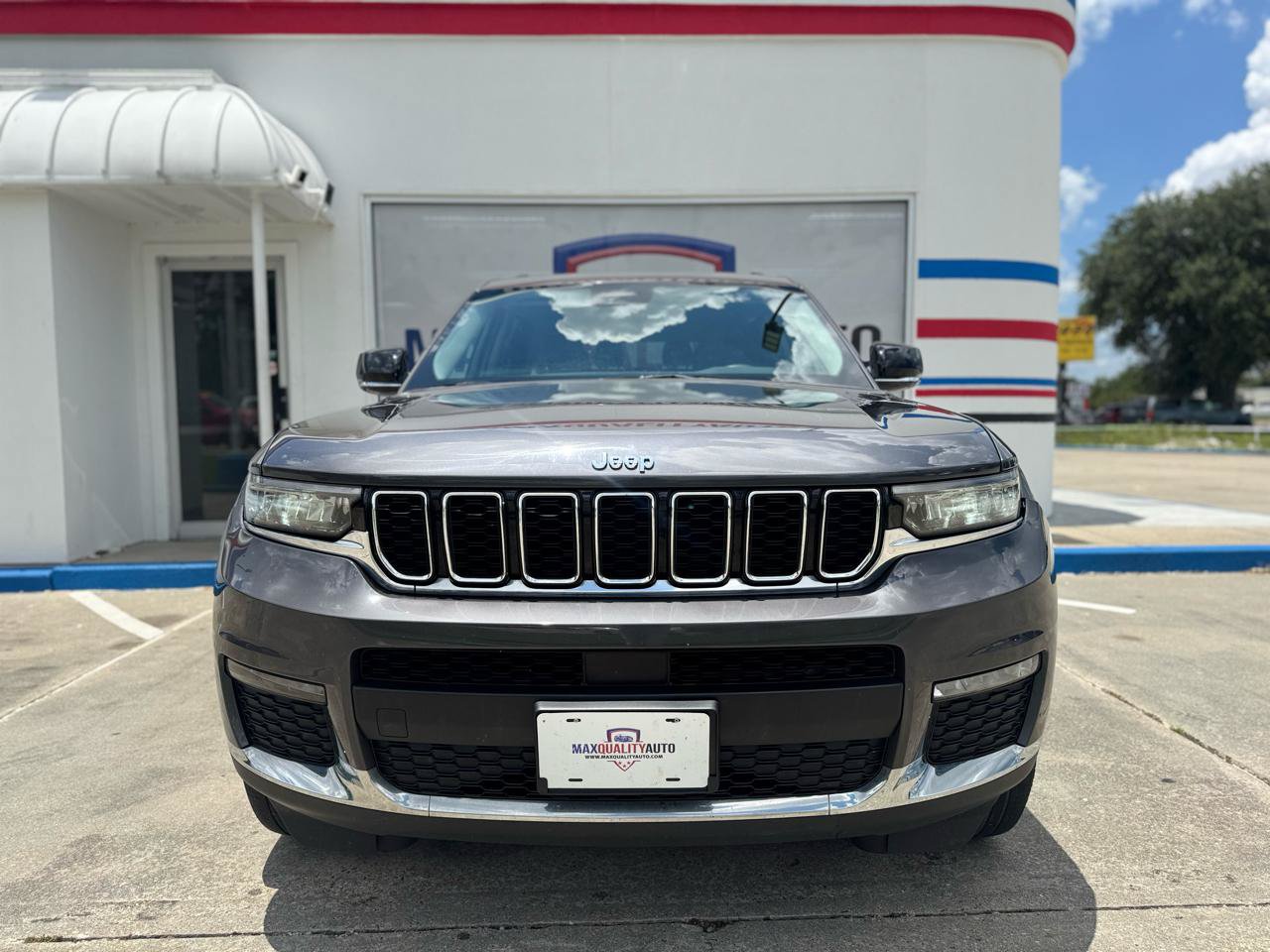 Used 2023 Jeep Grand Cherokee L Limited AWD/4WD image 9
