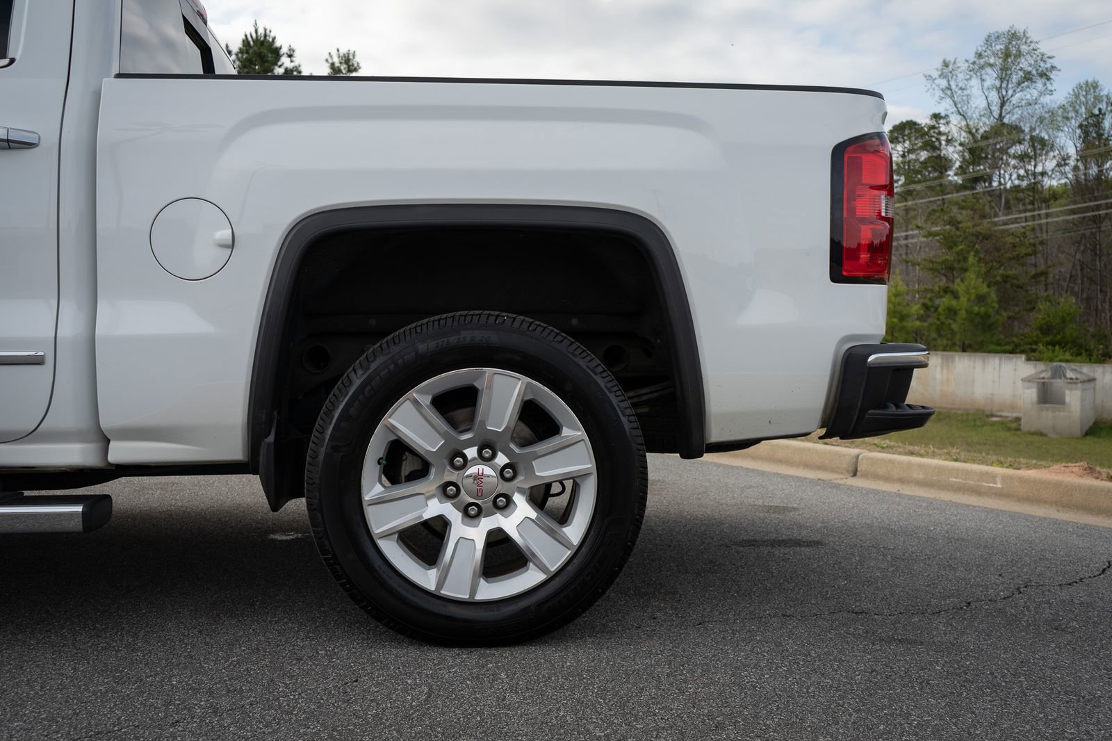 Used 2015 GMC Sierra 1500 SLT w/ Driver Alert Package AWD/4WD image 6
