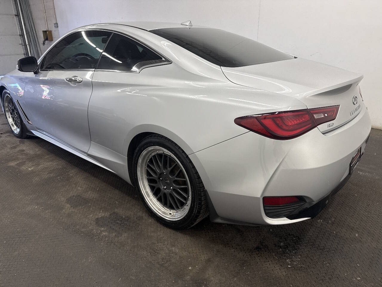 Used 2018 INFINITI Q60 2.0t w/ Moonroof Package AWD/4WD image 4