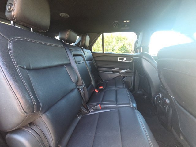 Used 2020 Ford Explorer XLT w/ Equipment Group 202A AWD/4WD image 16