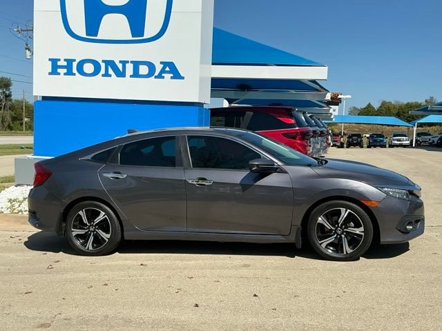 Used 2018 Honda Civic Touring image 2